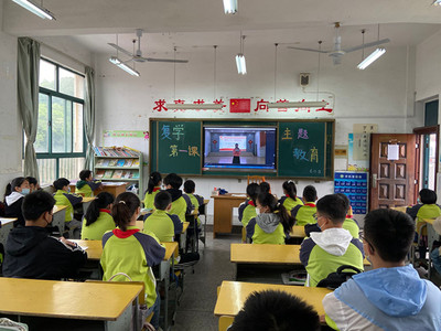 九村小学开展复学第一课升旗仪式