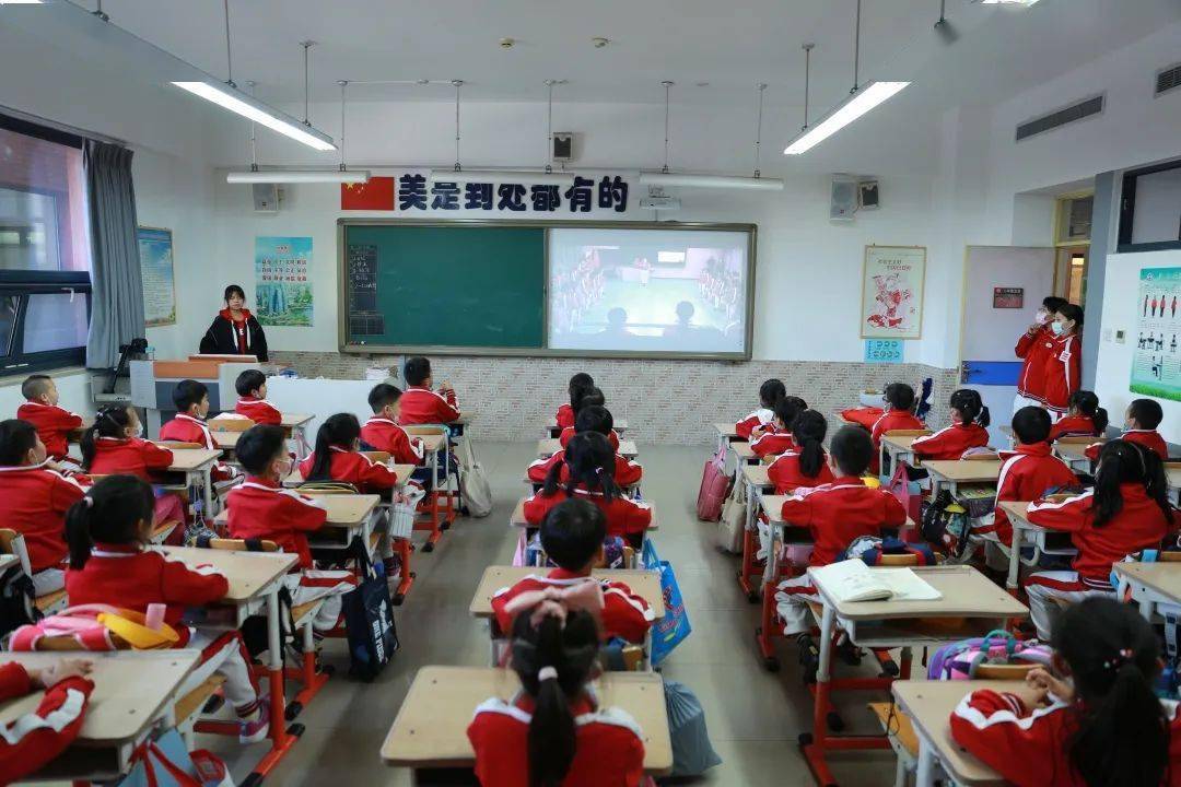 史家小学通州分校 领巾引航 向美而行